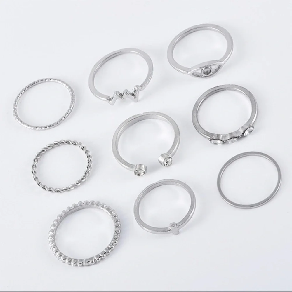 3/$30 🤍 Dainty Ring Set
